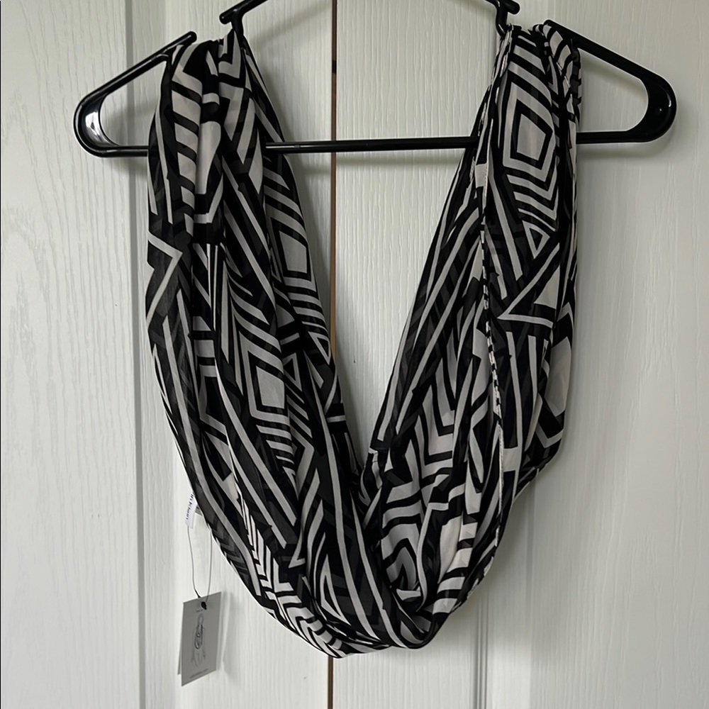 Geometric Black and White Scarf